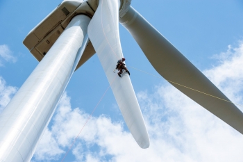 Wind turbines are soaring to record sizes. The average rotor diameter of turbines installed in 2015 grew to 102 meters, up 113 percent since 1998â1999. | National Renewable Energy Laboratory photo.
Wind turbines are soaring to record sizes. The average rotor diameter of turbines installed in 2015 grew to 102 meters, up 113 percent since 1998â1999. | National Renewable Energy Laboratory photo.