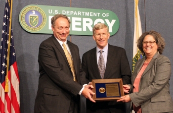 Deputy Secretary Daniel Poneman, center, presents the Secretary's Achievement Award to Oak Ridge Project Manager David Queen and Oak Ridge EM Deputy Manager Sue Cange for their work in Oak Ridge's K-33 Gaseous Diffusion Process Building Project. Deputy Secretary Daniel Poneman, center, presents the Secretary's Achievement Award to Oak Ridge Project Manager David Queen and Oak Ridge EM Deputy Manager Sue Cange for their work in Oak Ridge's K-33 Gaseous Diffusion Process Building Project.