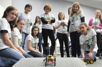 Photo of the Week: Women in STEM Introducing Girls to Engineering