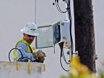 CenterPoint Energy employees are installing smart meters and automated distribution equipment in the company’s electric grid in Houston, Texas. | Photo courtesy of CenterPoint Energy