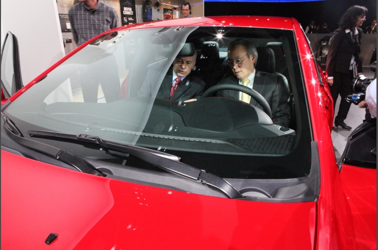 1. Secretary Chu at the Detroit Auto Show